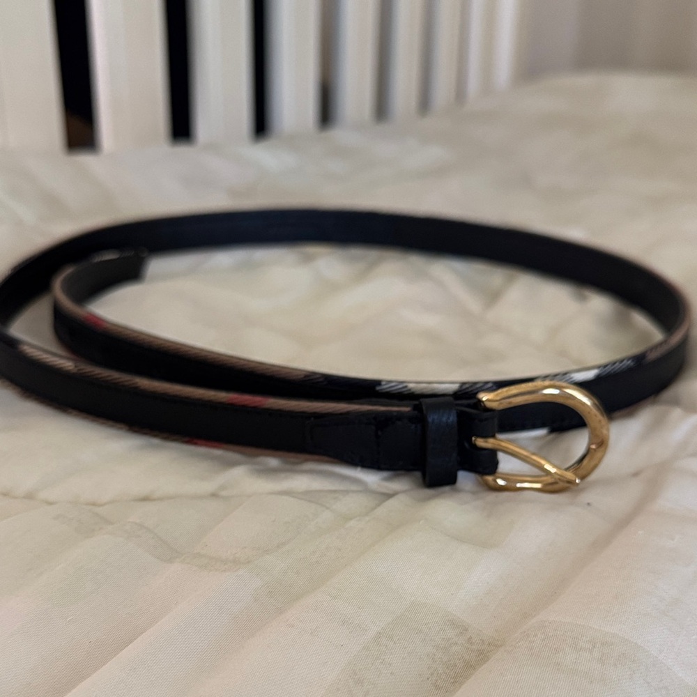 Elegant Burberry Black Leather Belt with Gold Buckle